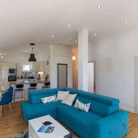 Oase - Three Bedroom With Balcony A4 1 Mlini